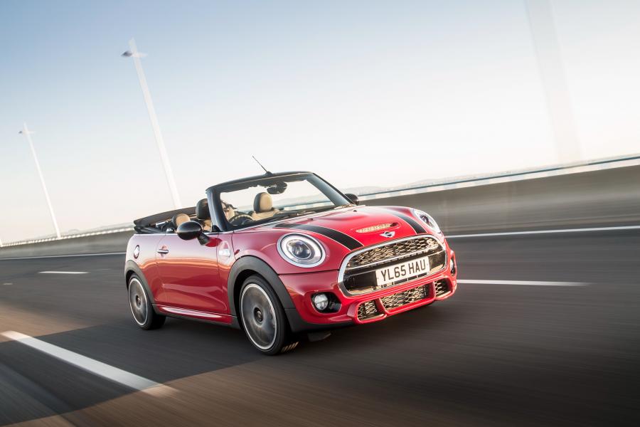  Mini Cooper S Cabrio JCW Package 2015 года  (UK) (фото 7 из 30)